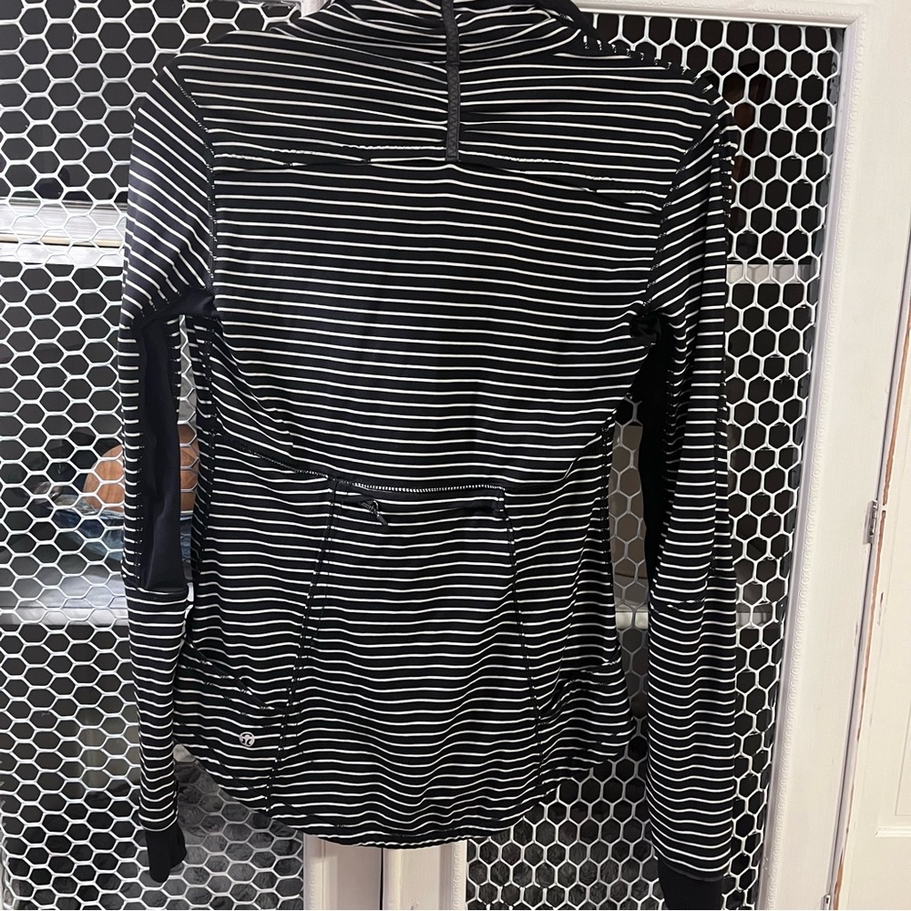Lululemon Base Runner 1/2 Zip Parallel Stripe Black White / Black Jacket Size 8 - Picture 6 of 8